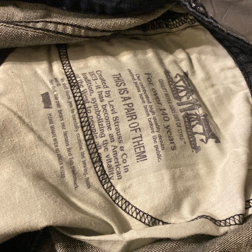 Gently loved dark blue Men’s Levi’s 559 38x34